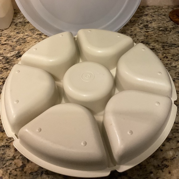 Large Tupperware Divided Veg & Dip Container Tray - Picture 4 of 6